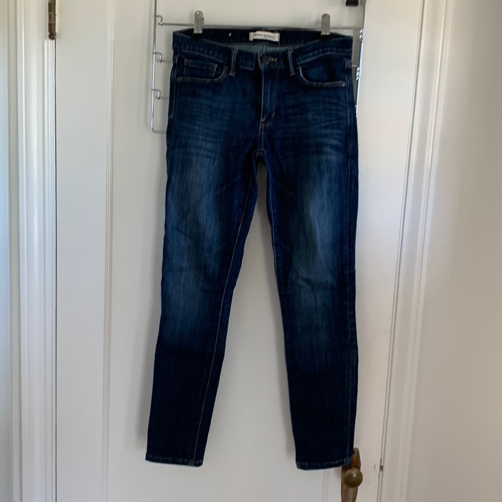 Size 25 Banana Republic skinny jeans. Fit 5’2 height person